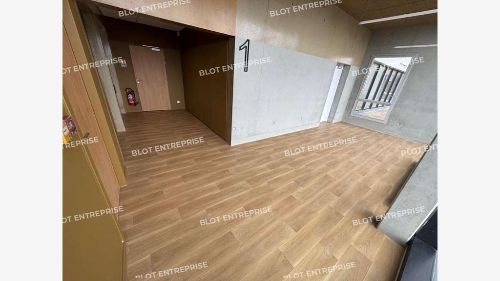 A louer bureaux 1843m² ERP PMR à Nantes Haluchère