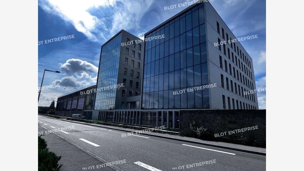 A louer bureaux 1843m² ERP PMR à Nantes Haluchère