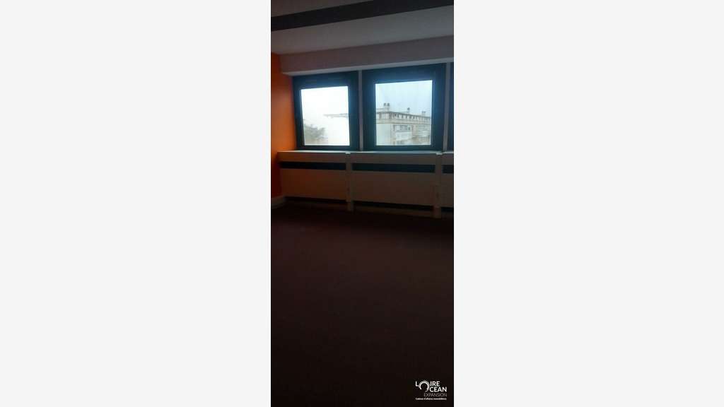 Bureaux lumineux R+4 à louer à Nantes Bellevue