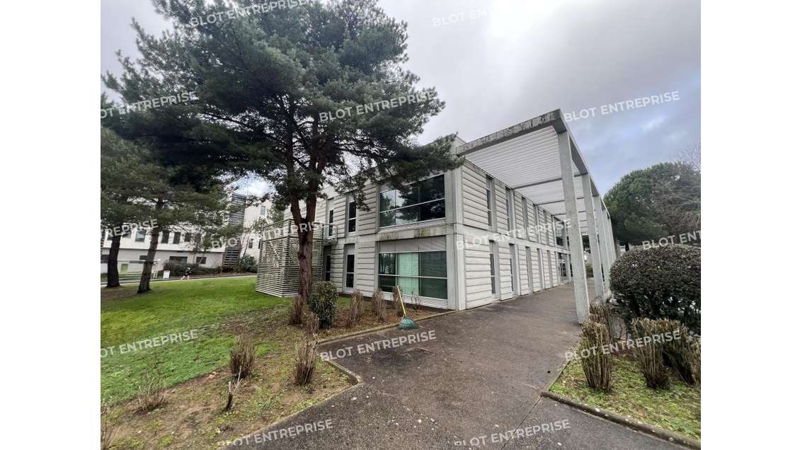 A louer bureaux de 254m² à Nantes Chantrerie