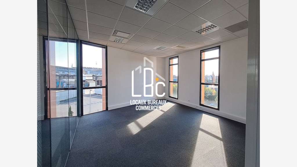 A louer bureau 563m² à Nantes Est Haluchère