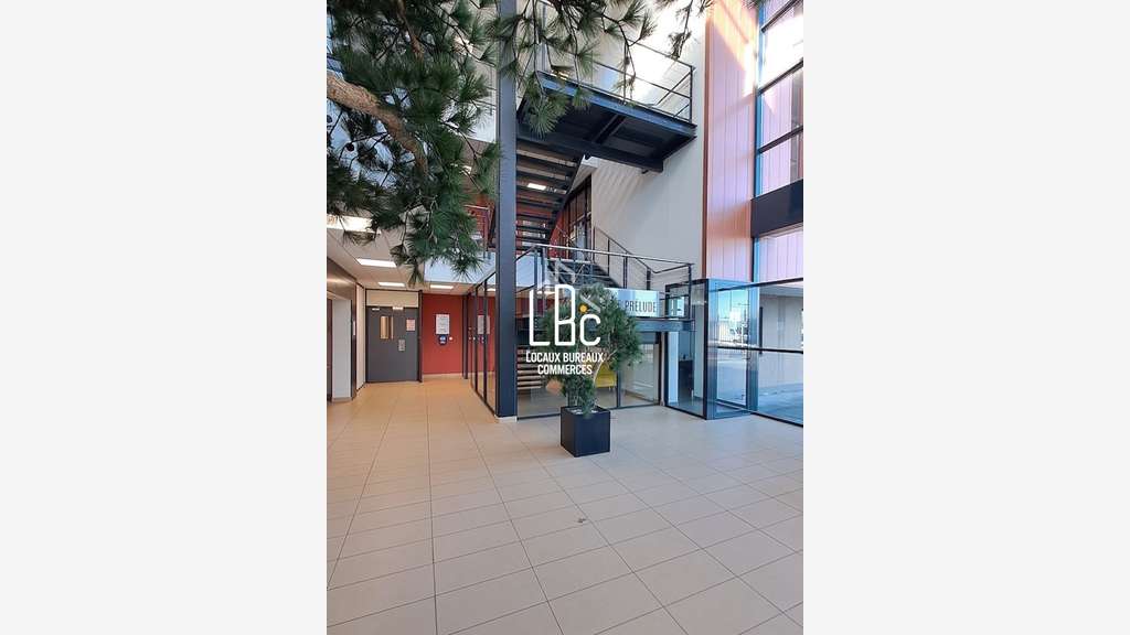 A louer bureau 563m² à Nantes Est Haluchère