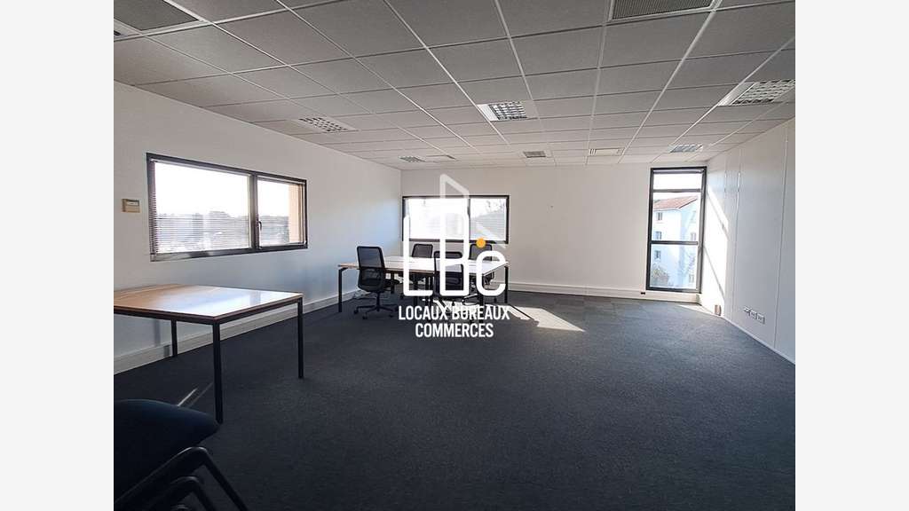 A louer bureau 563m² à Nantes Est Haluchère