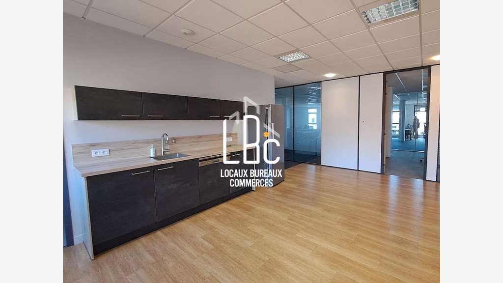 A louer bureau 563m² à Nantes Est Haluchère
