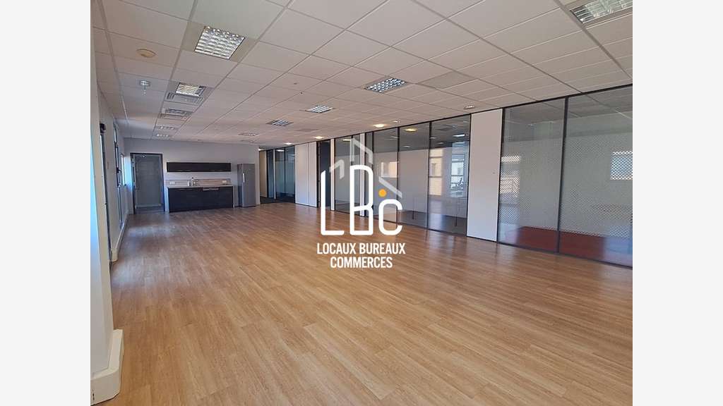A louer bureau 563m² à Nantes Est Haluchère