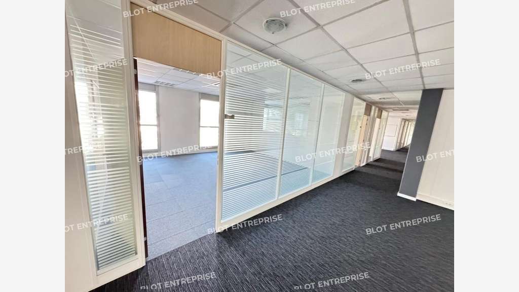 A vendre à louer bureaux 1 200m² Nantes Chantrerie