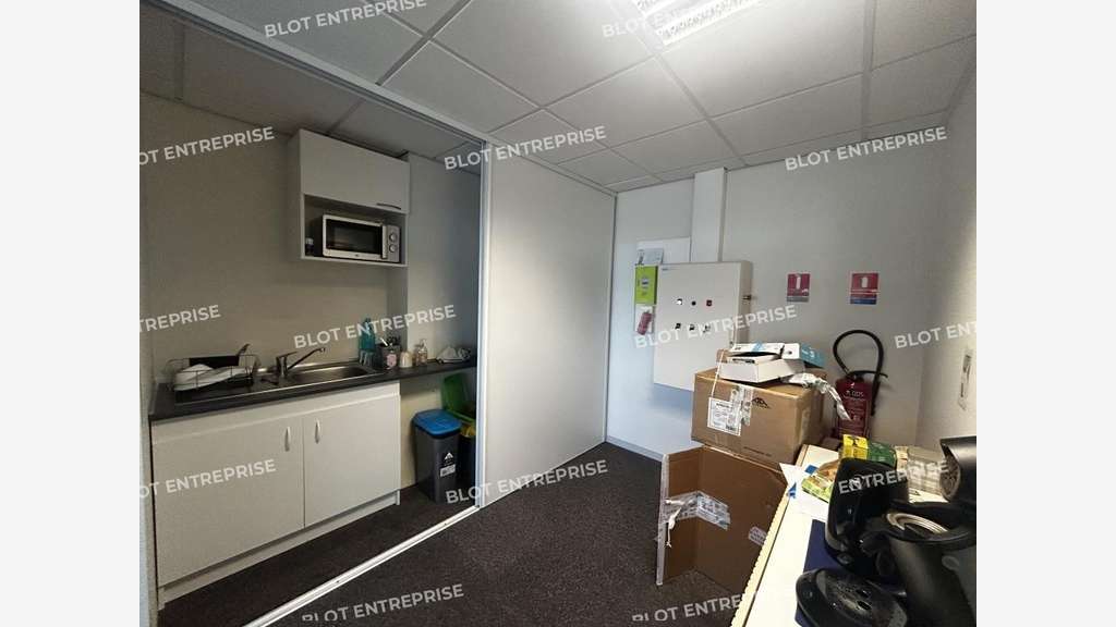 A louer bureaux 392m² pied de Tramway St Herblain