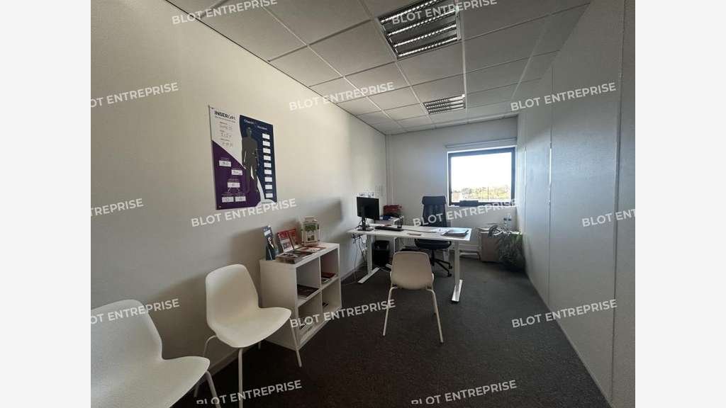A louer bureaux 392m² pied de Tramway St Herblain