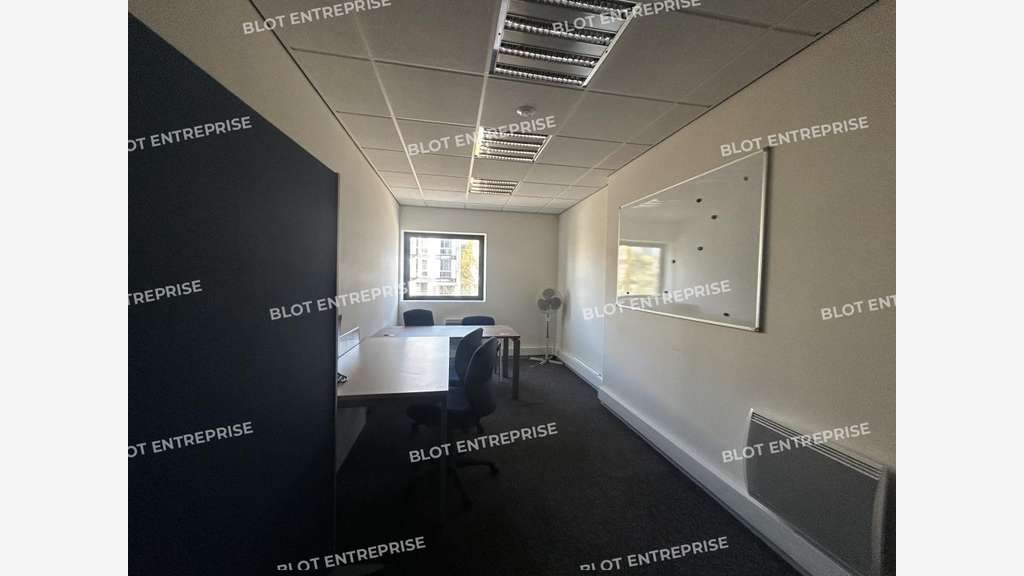 A louer bureaux 392m² pied de Tramway St Herblain