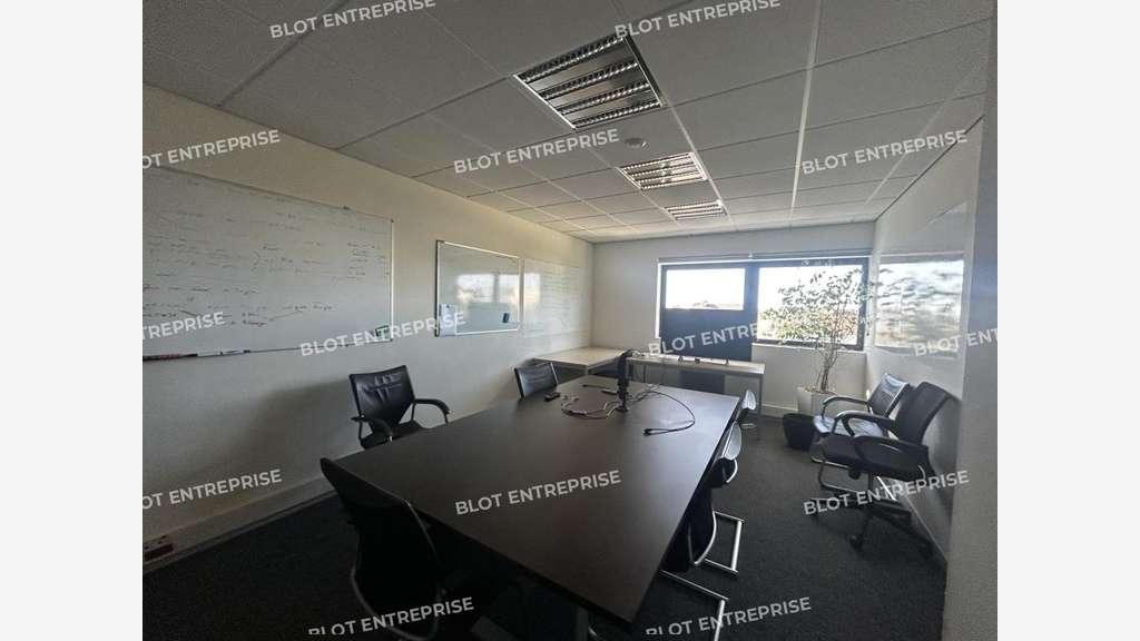 A louer bureaux 392m² pied de Tramway St Herblain