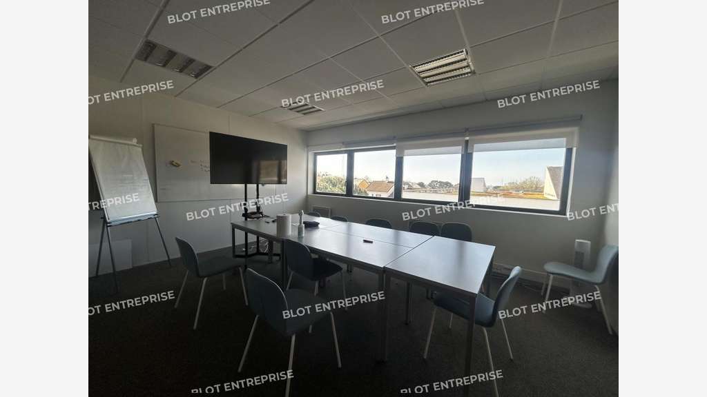A louer bureaux 392m² pied de Tramway St Herblain