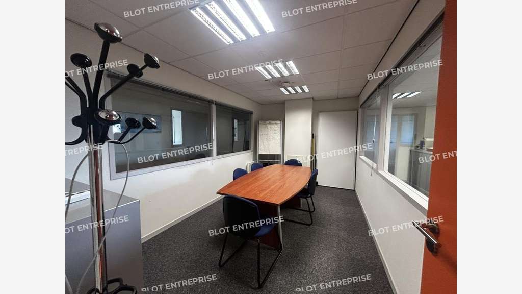 A louer bureaux 392m² pied de Tramway St Herblain