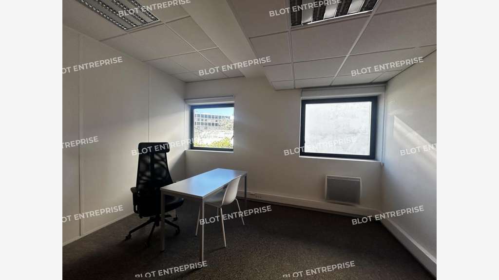 A louer bureaux 151m² pied de tramway St Herblain