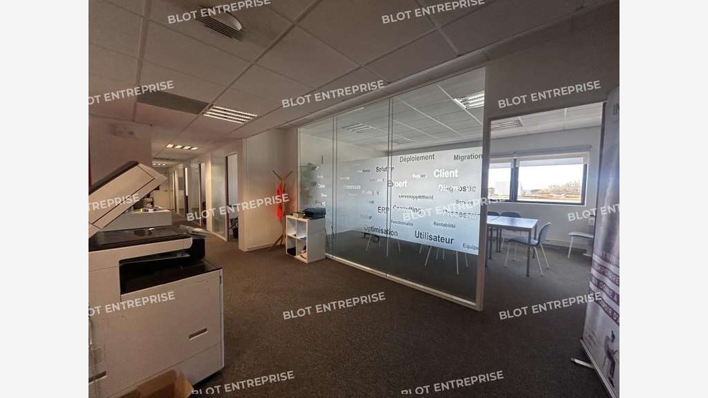A louer bureaux 151m² pied de tramway St Herblain