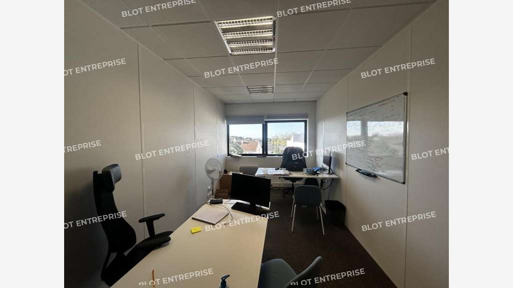 A louer bureaux 151m² pied de tramway St Herblain