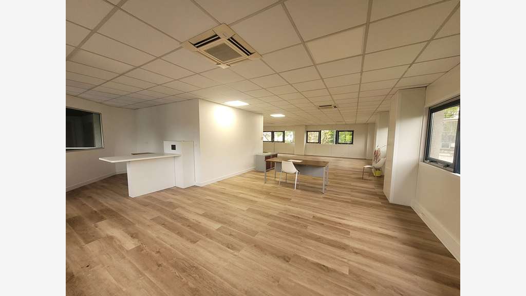 A louer bureaux 124m² R+1 à Nantes Est