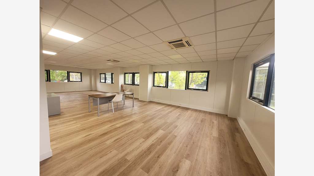 A louer bureaux 124m² R+1 à Nantes Est