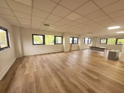 A louer bureaux 124m² R+1 à Nantes Est
