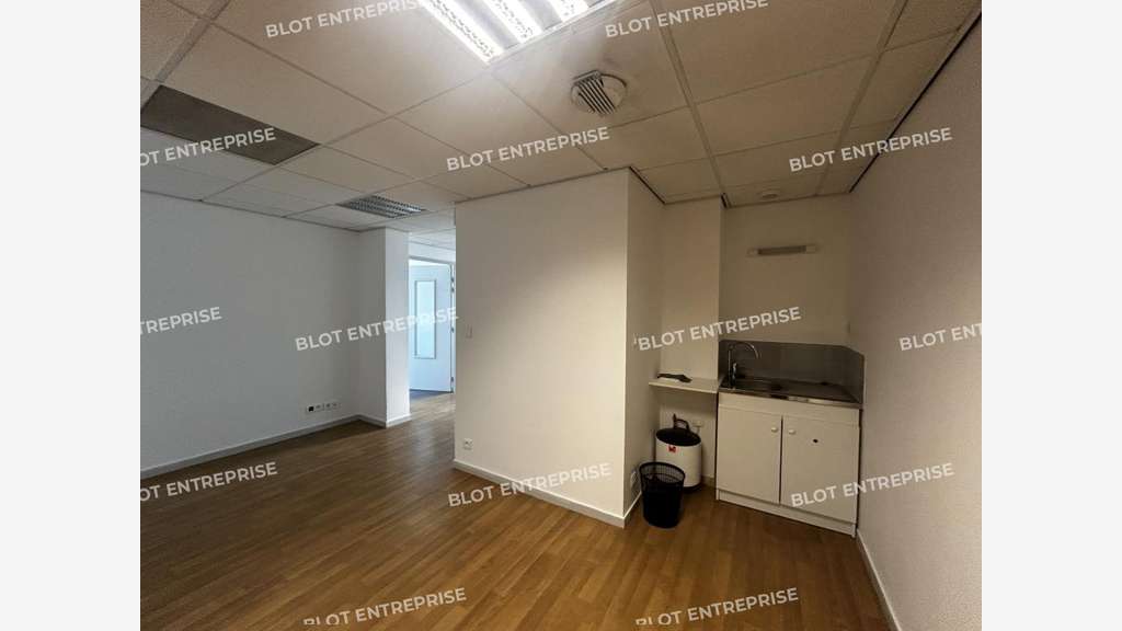 A vendre à louer bureaux 151m² à Nantes