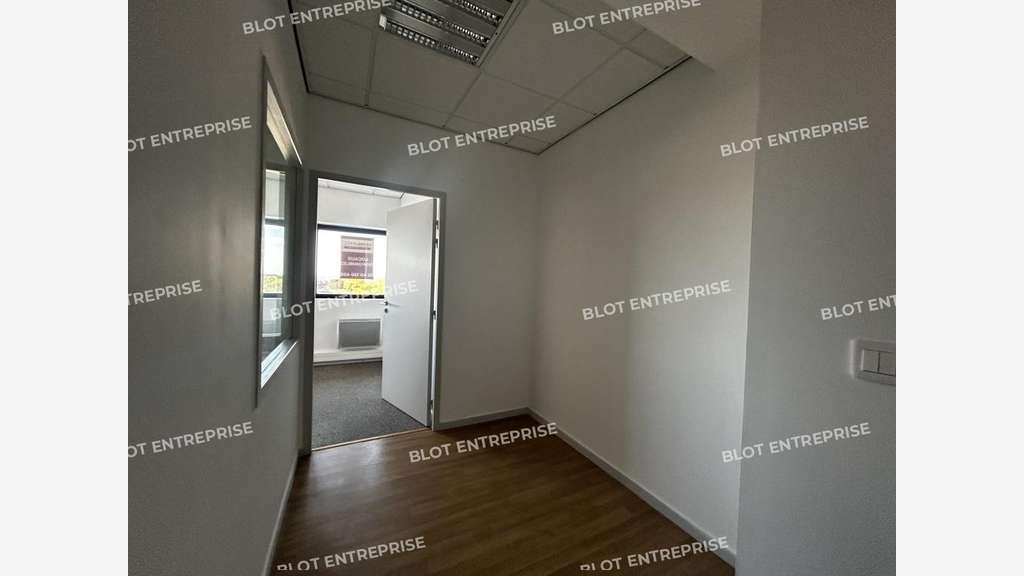 A vendre à louer bureaux 151m² à Nantes