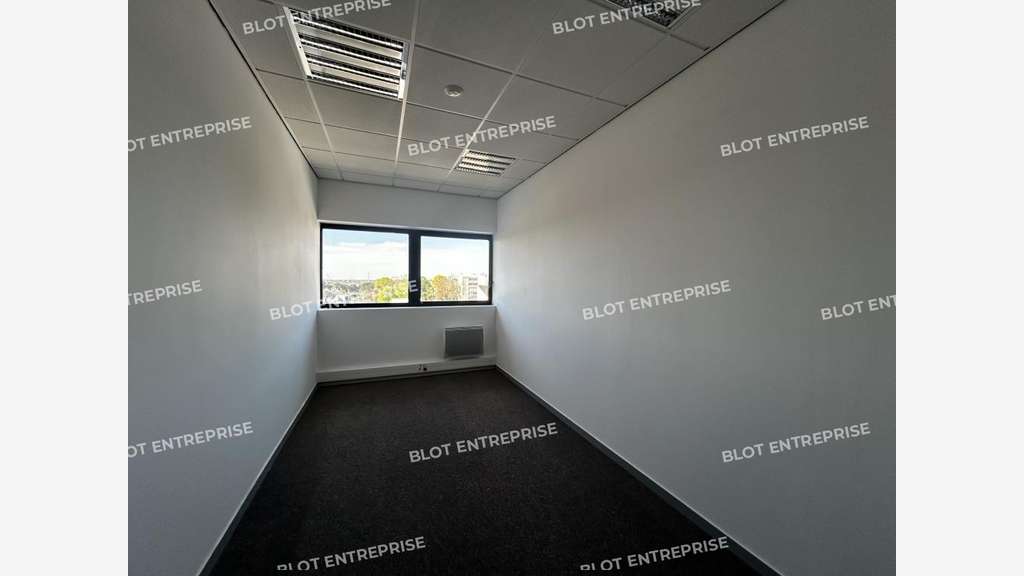 A vendre à louer bureaux 151m² à Nantes