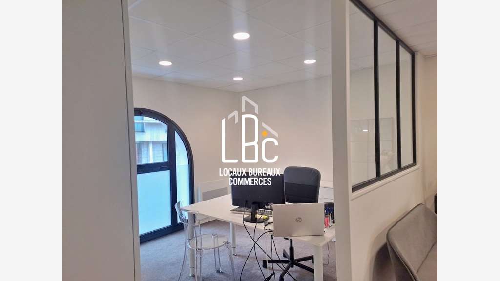 Location bureau rénové de 70m² en R+1 à Nantes 