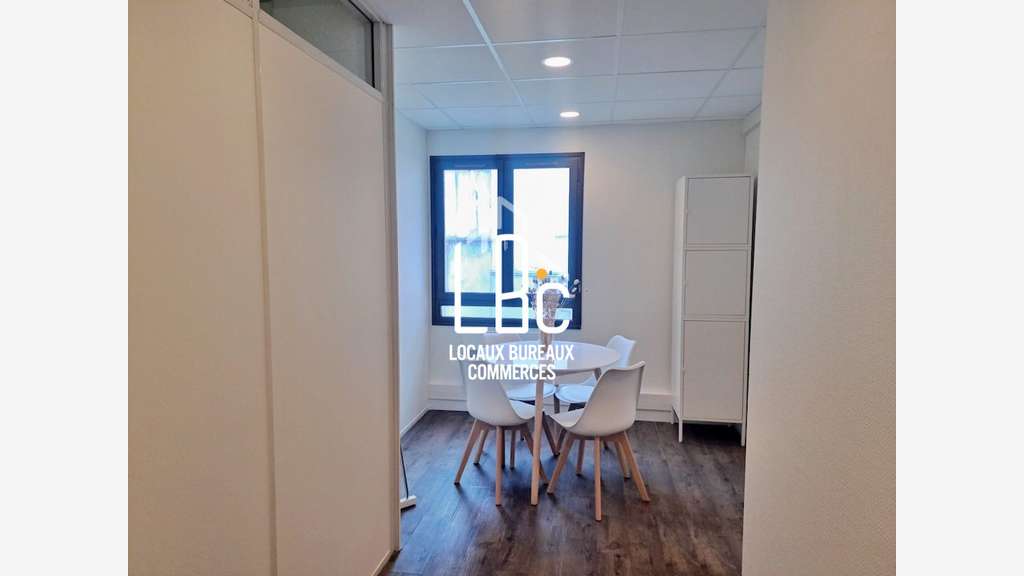Location bureau rénové de 70m² en R+1 à Nantes 
