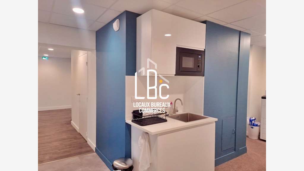 Location bureau rénové de 70m² en R+1 à Nantes 