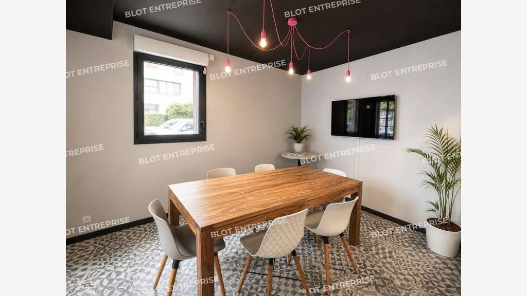 A louer bureaux 120m² belle visibilité à Nantes
