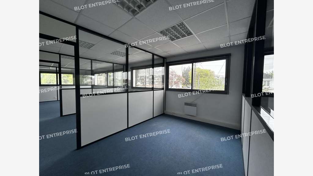 A louer bureaux 233m² belle visibilité à Nantes