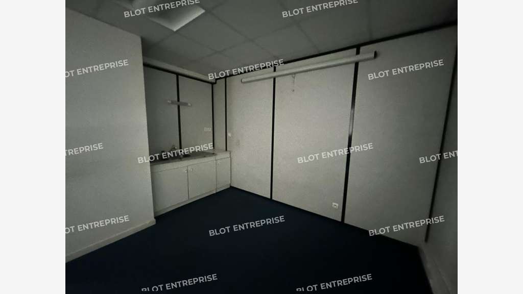A louer bureaux 233m² belle visibilité à Nantes
