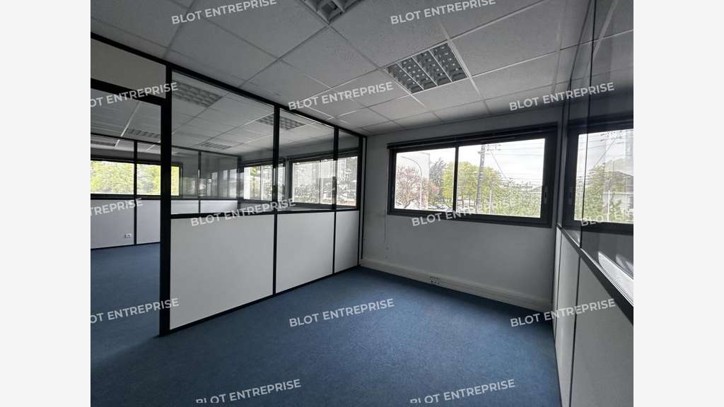 A louer bureaux 233m² belle visibilité à Nantes