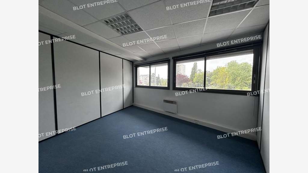 A louer bureaux 233m² belle visibilité à Nantes