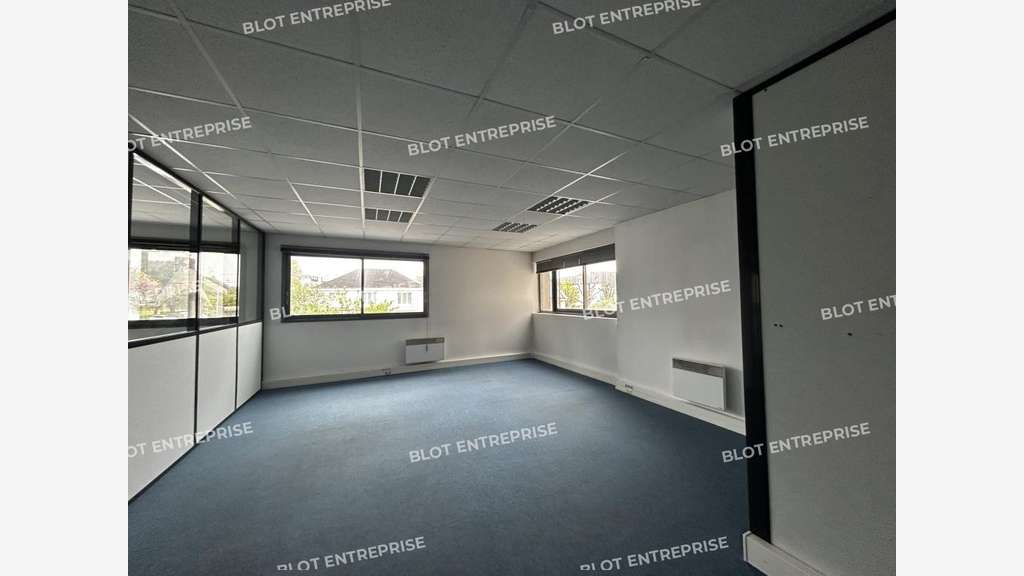 A louer bureaux 233m² belle visibilité à Nantes