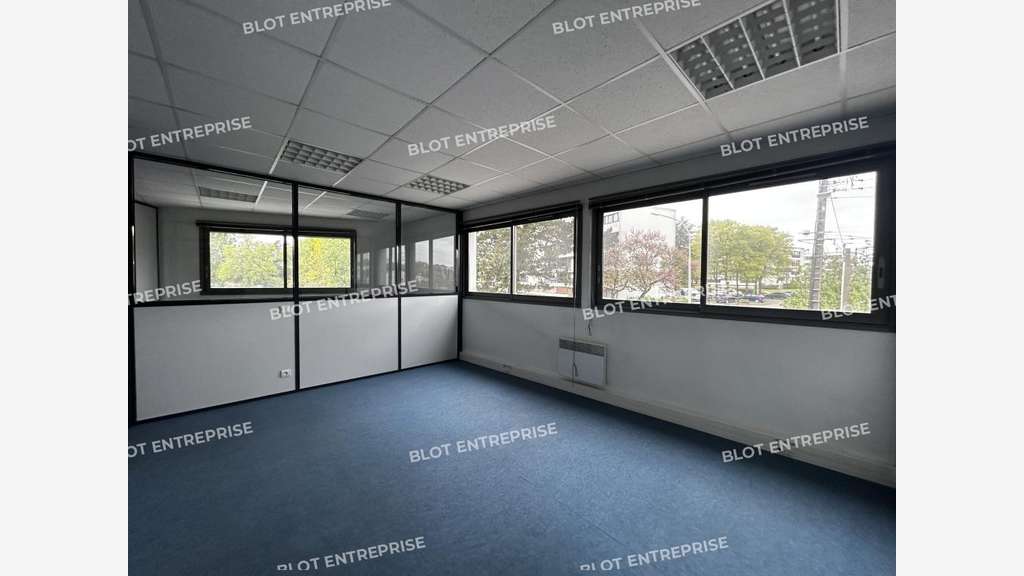 A louer bureaux 233m² belle visibilité à Nantes
