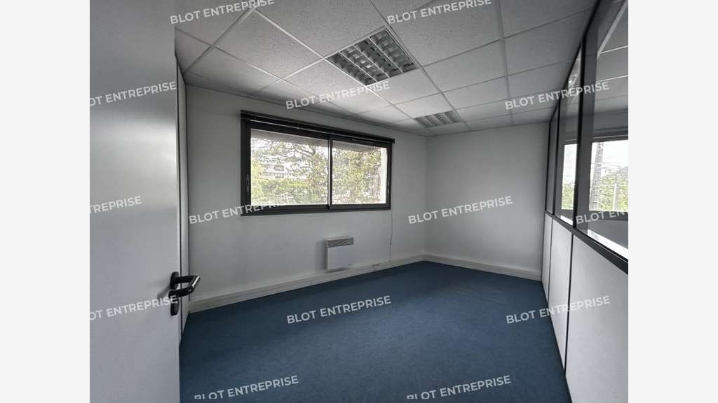 A louer bureaux 233m² belle visibilité à Nantes