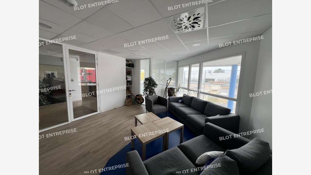 A louer bureaux 580m² Nantes porte de Ste Luce