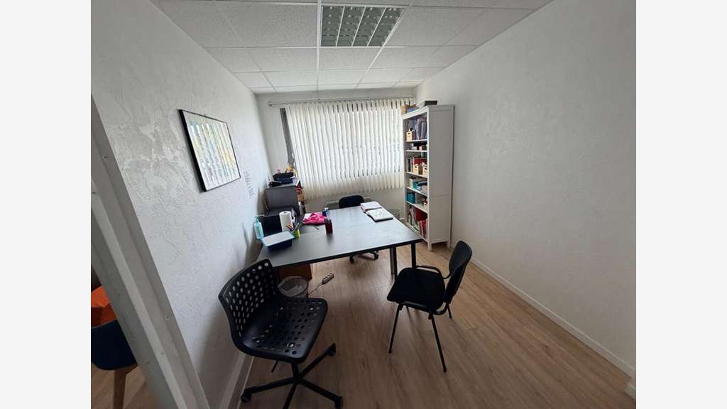 Local professionnel santé 23 m² - Zone Franche -