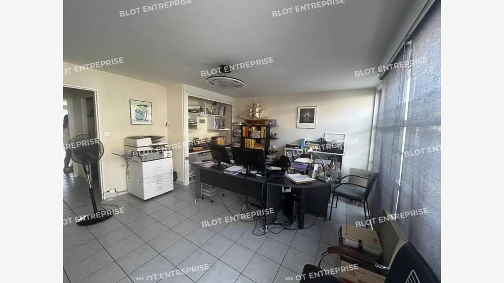 À LOUER - BUREAUX - LOCAUX COMMERCIAUX - 75 M² - N