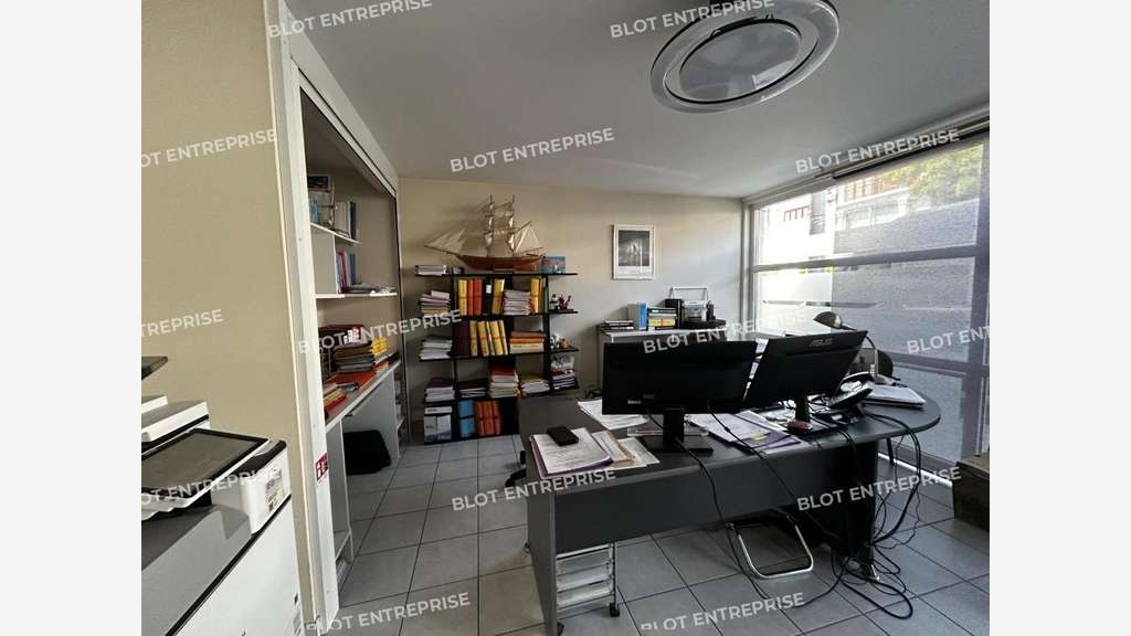 À LOUER - BUREAUX - LOCAUX COMMERCIAUX - 75 M² - N