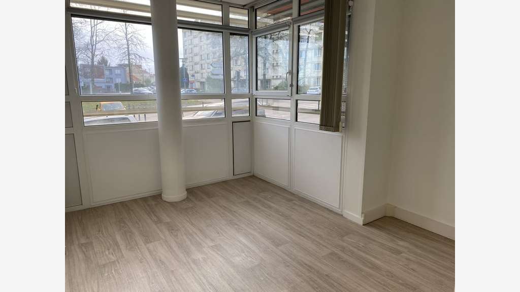 À louer – Bureaux de 49 à 125 m² en hôtel d'ent