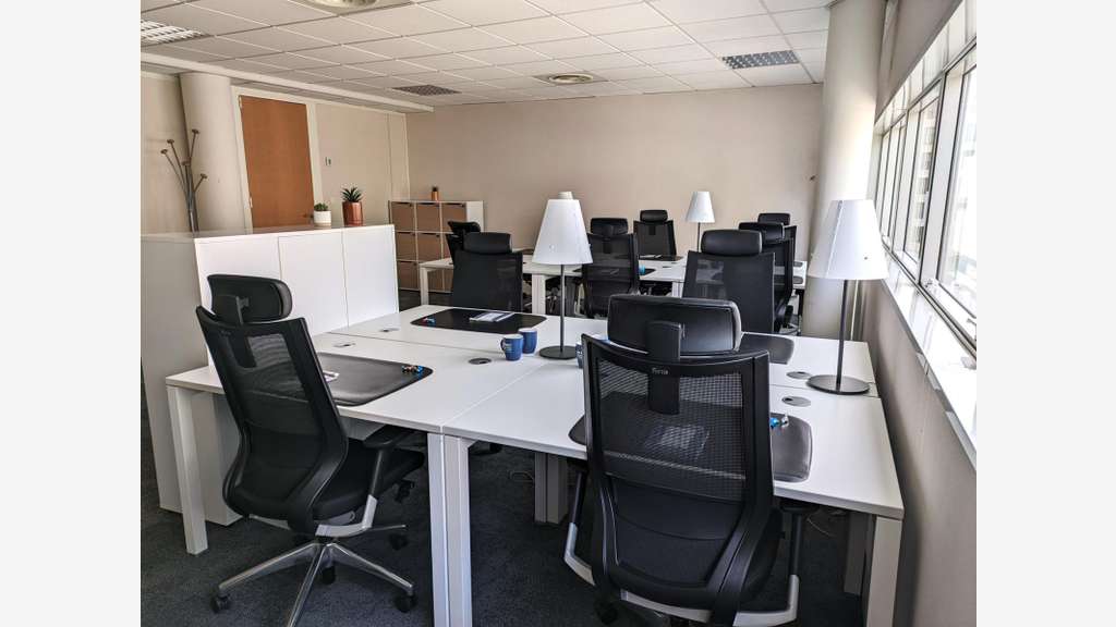 À louer – Bureaux privatifs de 13 à 22 m² et post