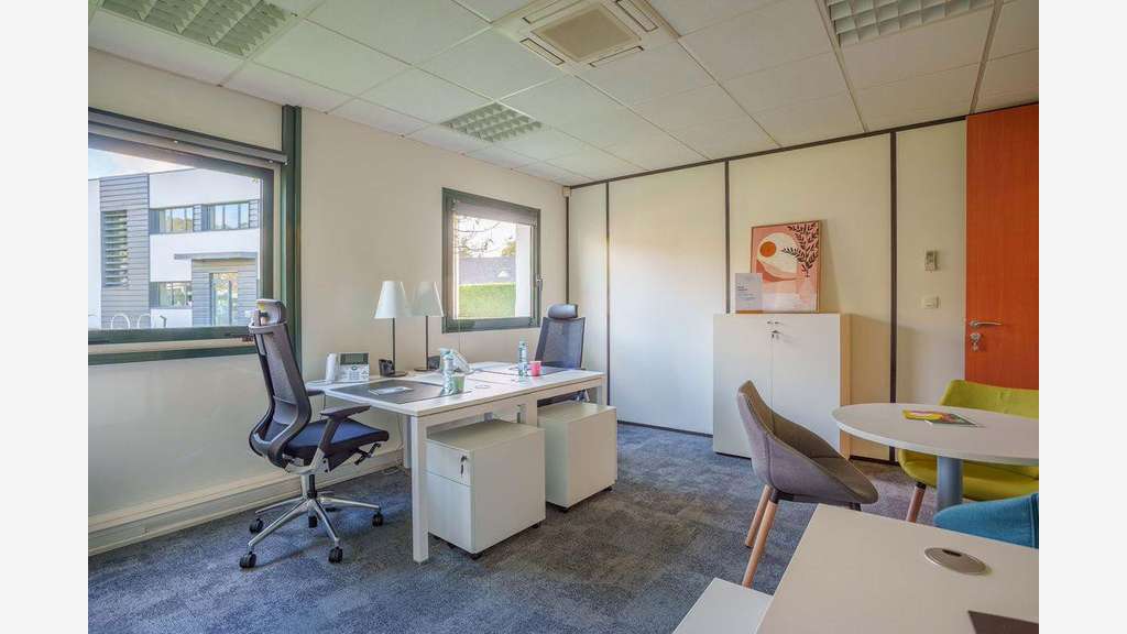 À louer – Bureaux privatifs de 13 à 22 m² et post