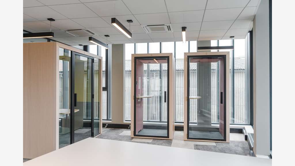 À louer – Bureaux privatifs de 6 à 60 postes à Nan