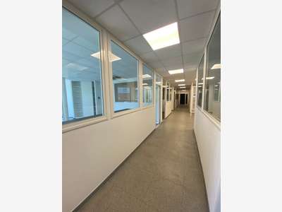 À louer bureaux de 466m² à Narbonne proche A9