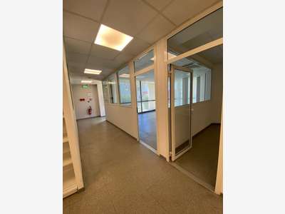 À louer bureaux de 466m² à Narbonne proche A9