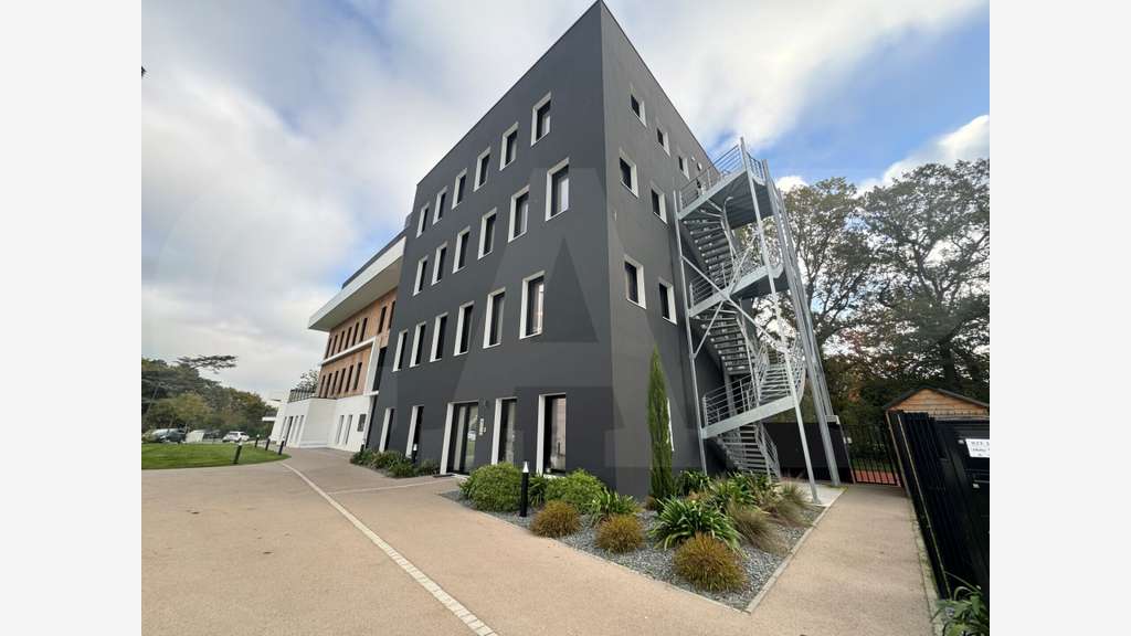A louer bureau neuf170m² R+3 zone tertiaire Bruz