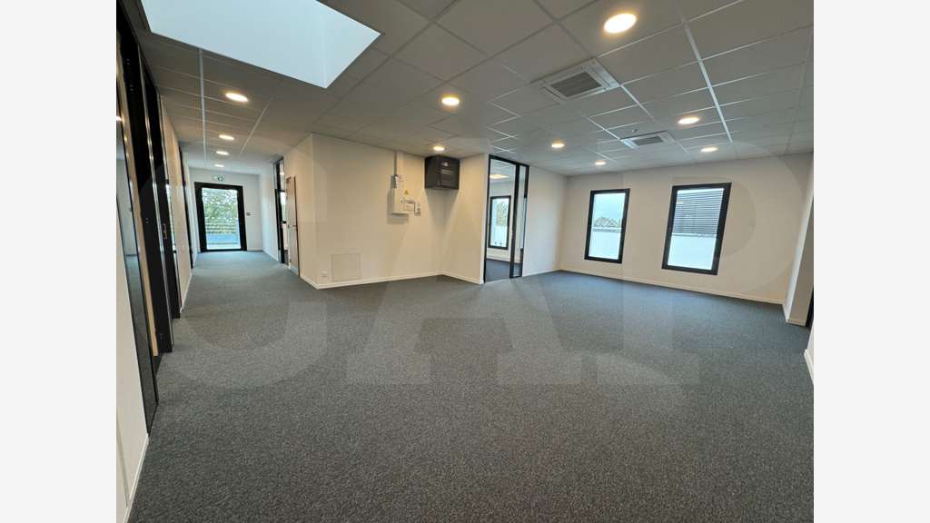A louer bureau neuf170m² R+3 zone tertiaire Bruz