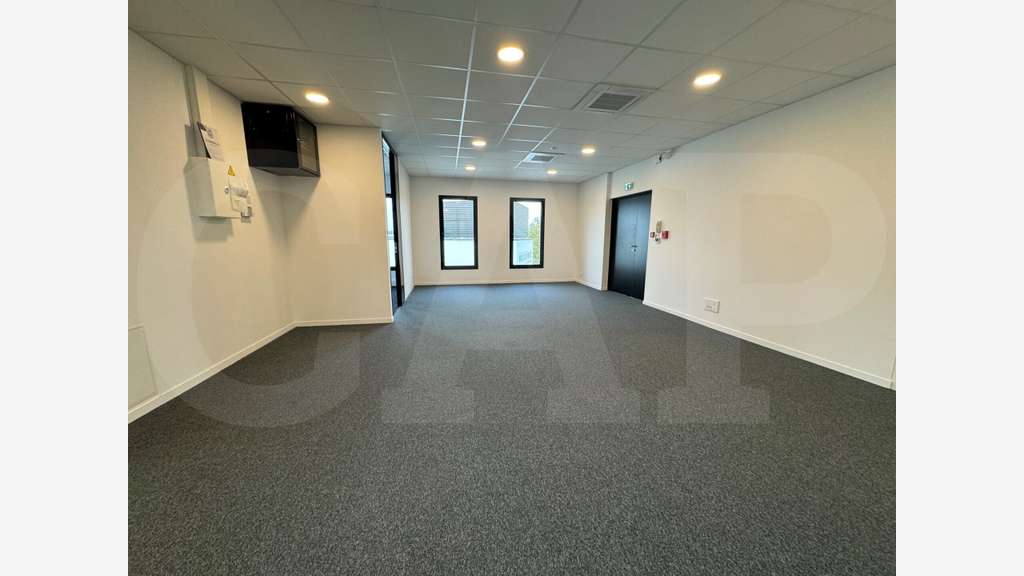 A louer bureau neuf170m² R+3 zone tertiaire Bruz