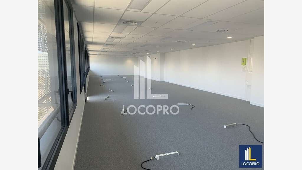 A louer bureaux neufs 323m² R+3 à Nice Arénas